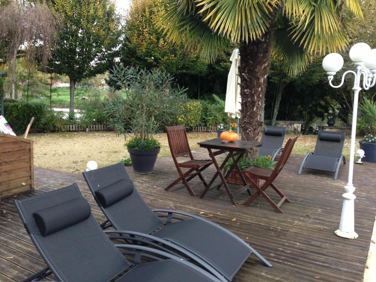Le Lavoir Bed & Breakfast Châteauroux Екстериор снимка